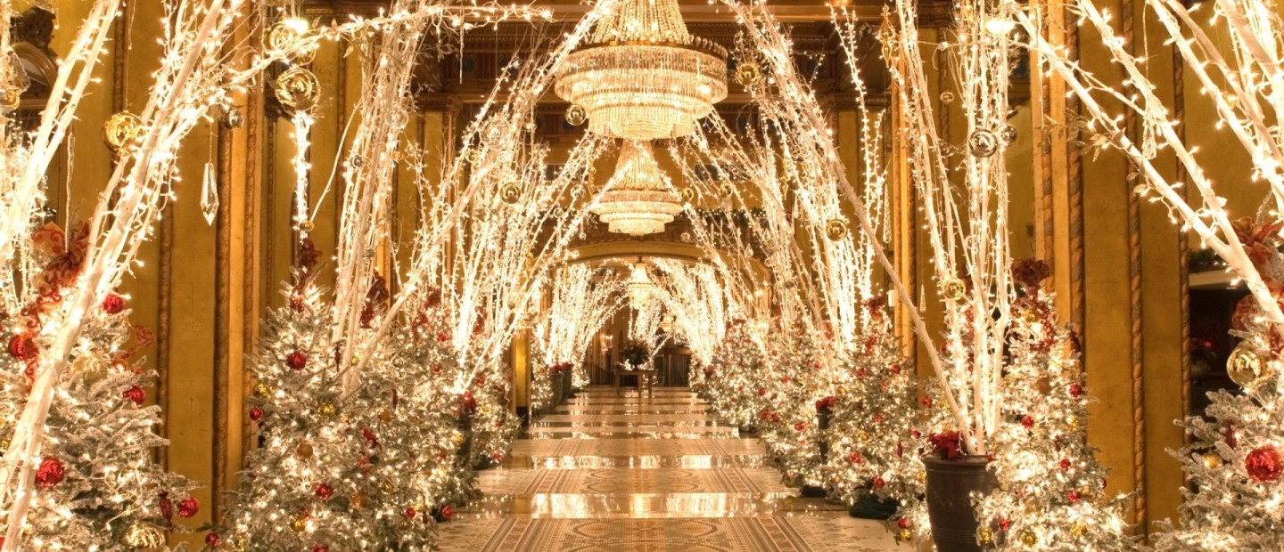 Oι πιο εκπληκτικοί εορταστικοί στολισμοί σε πολυτελή ξενοδοχεία στον κόσμο