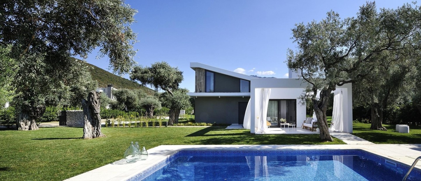 Η ιδανική εξοχική κατοικία βρίσκεται σ' έναν αιωνόβιο ελαιώνα στη Θάσο