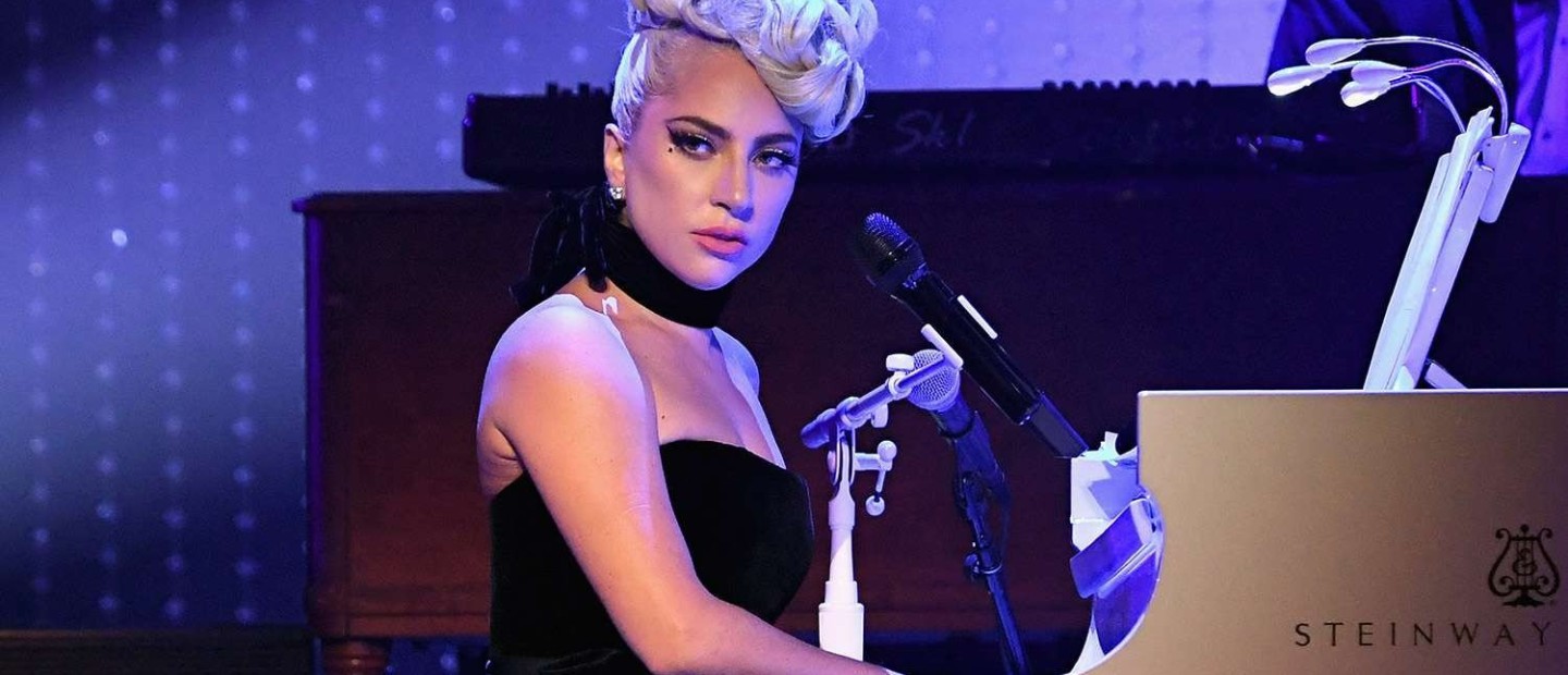 Η Lady Gaga μαγεύει ξανά το κοινό ερμηνεύοντας το 'Shallow'