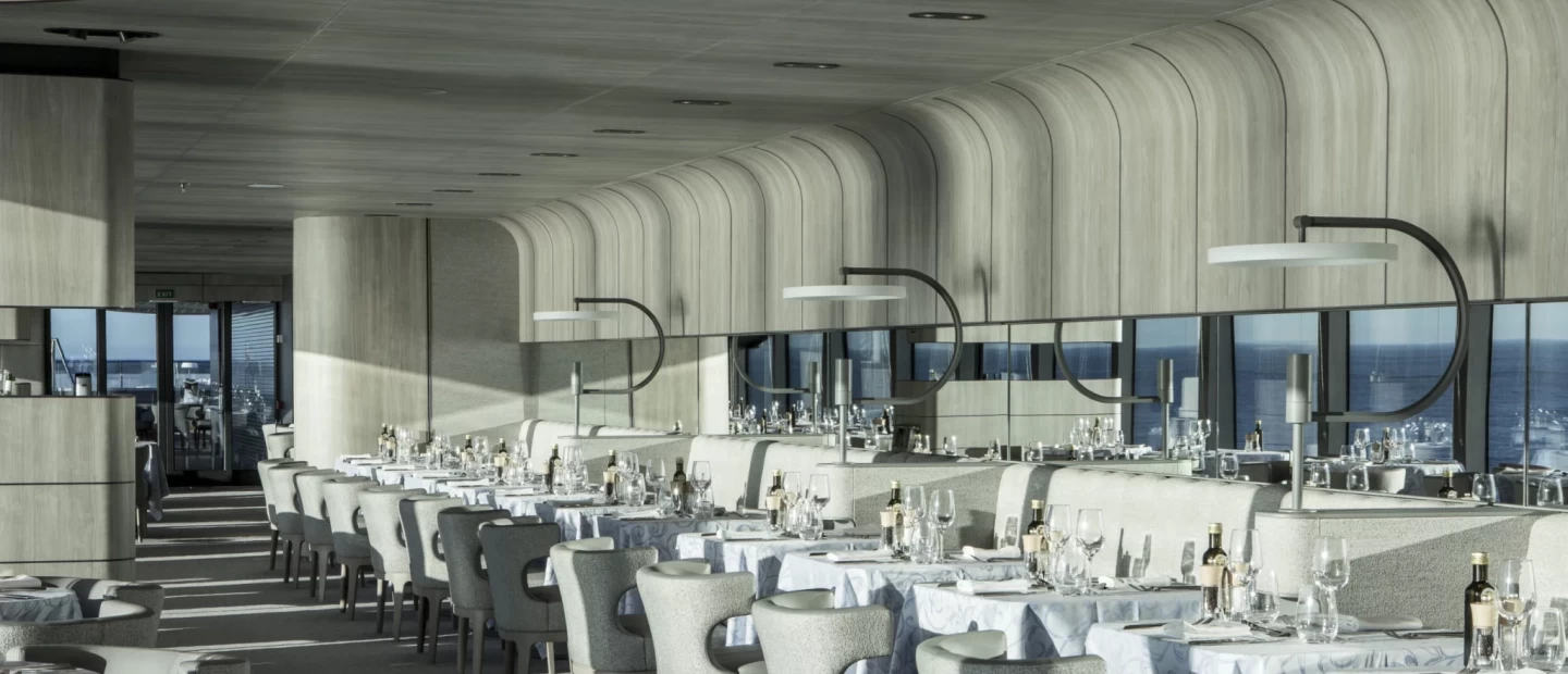 Ταξίδι στον πάγο με το μοναδικό πολυτελές ice breaker πλοίο του κόσμου