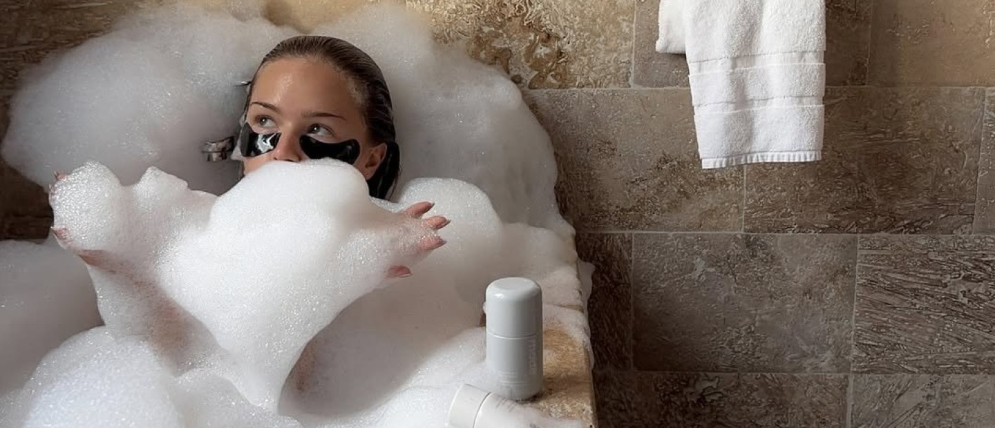 Είστε μονίμως απασχολημένη; Αυτές οι "slow living" beauty routines θα σας βοηθήσουν να χαλαρώσετε