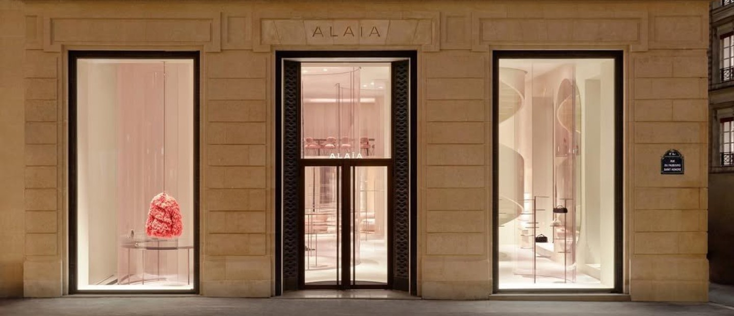 Ο Alaïa εγκαινίασε στο Παρίσι τη μεγαλύτερή του boutique στον κόσμο μέχρι σήμερα