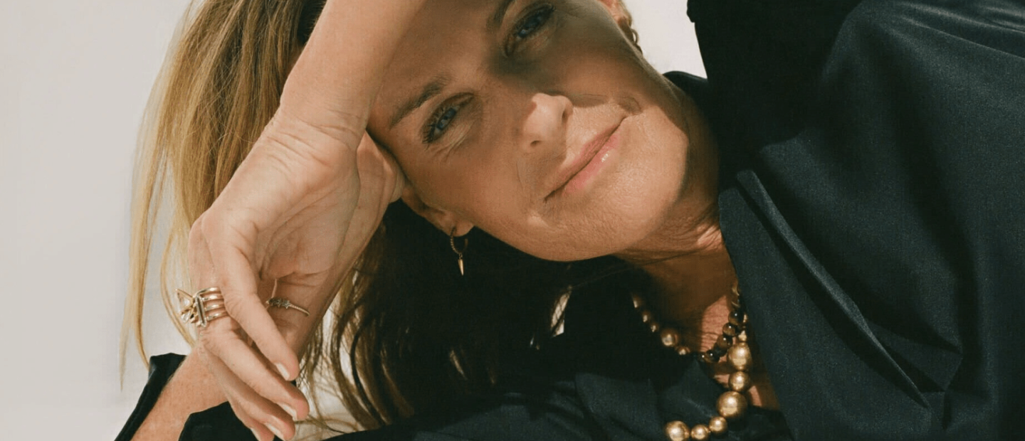 India Hicks: H συγγραφέας, σχεδιάστρια κι επιχειρηματίας, μοιράζεται στο GLOW σκέψεις για την κληρονομιά της μητέρας της που υπηρέτησε δίπλα στη Βασίλισσα Ελισάβετ