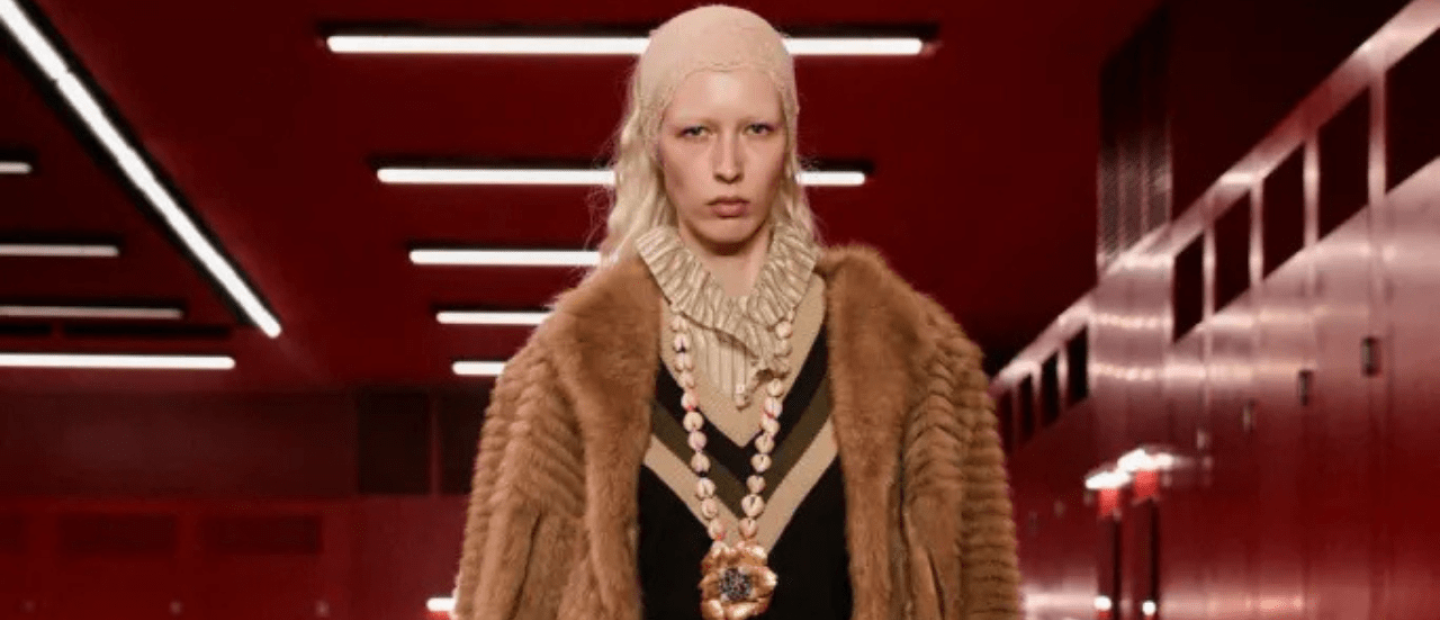 PFW: Ο Alessandro Michele αναζητά την πραγματική έννοια της οικειότητας στη FW25 συλλογή του για τον Valentino