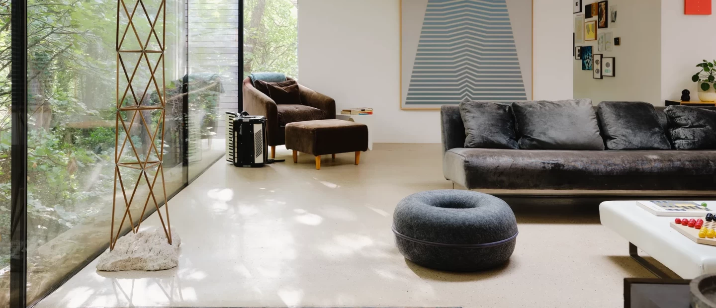 Ένα πρώην εργοστάσιο μηχανικής στο Λονδίνο μετατράπηκε σε μια υπερσύγχρονη, artistic κατοικία