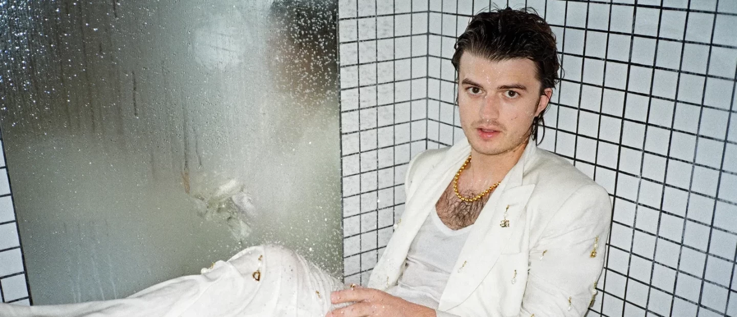 Joe Keery: Δέκα πράγματα χωρίς τα οποία δεν μπορεί να ζήσει
