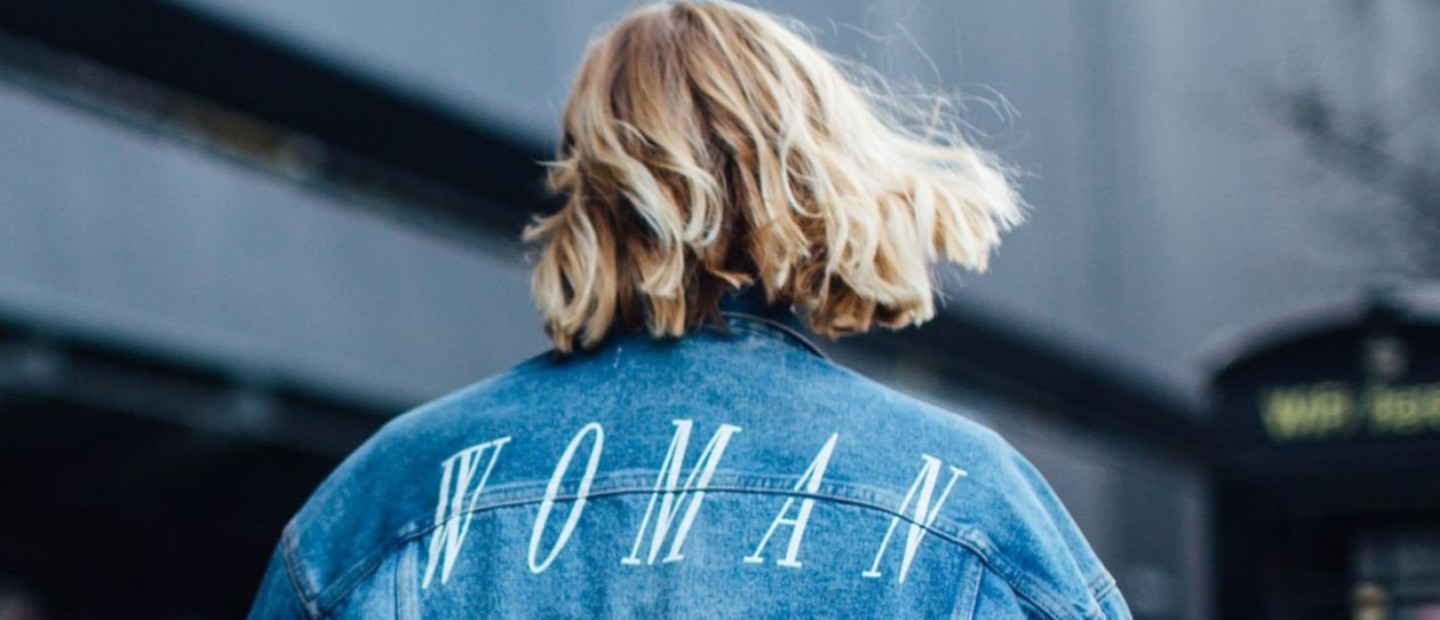 Denim Jacket: Οι cool ιδέες για να το εντάξετε στις εμφανίσεις σας την άνοιξη
