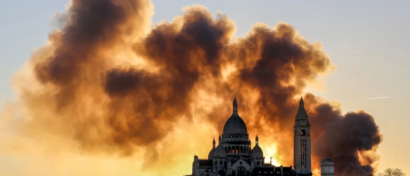 Το Παρίσι «τυλίχτηκε» στις φλόγες: Ποιο είναι το κτίριο Syctom από το οποίο ξέσπασε η μεγάλη πυρκαγιά;