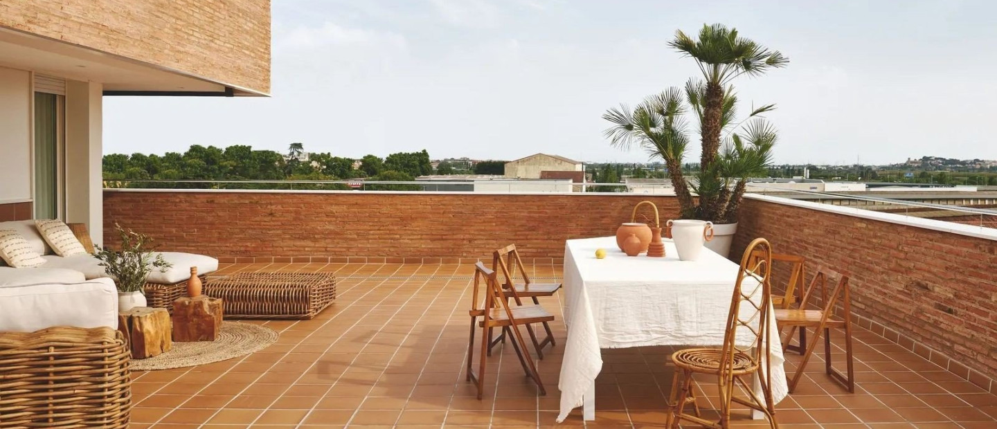 Ανανέωση βεράντας: Τα φετινά trends που θα ανανεώσουν το outdoor σκηνικό του σπιτιού σας