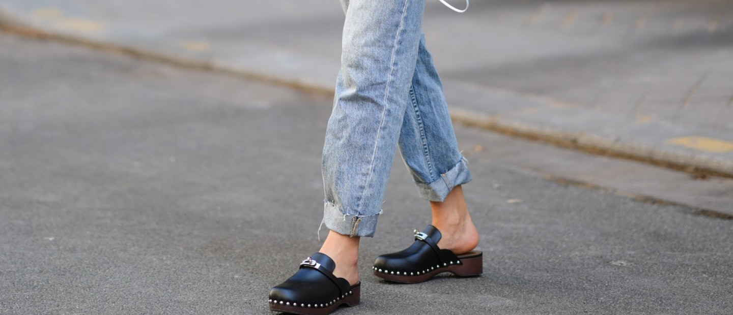 Οι πιο cool τρόποι για να φορέσετε τα clogs σαν πραγματικό it girl