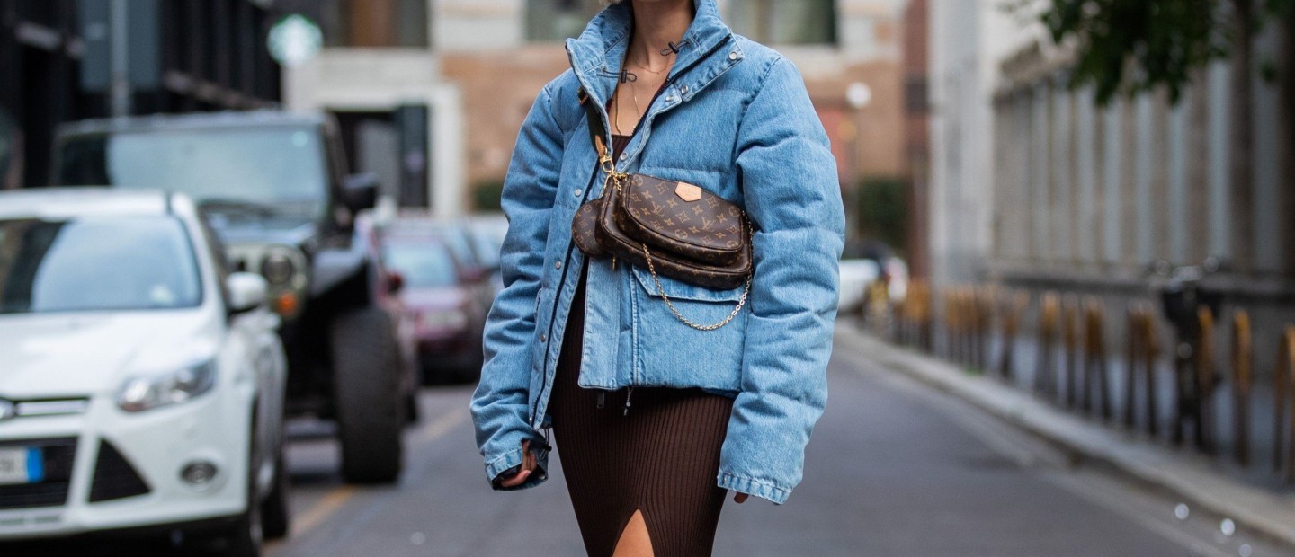 Denim Jacket & Dress: Οι top συνδυασμοί για να αναδείξετε τα staples της ανοιξιάτικης γκαρνταρόμπας 