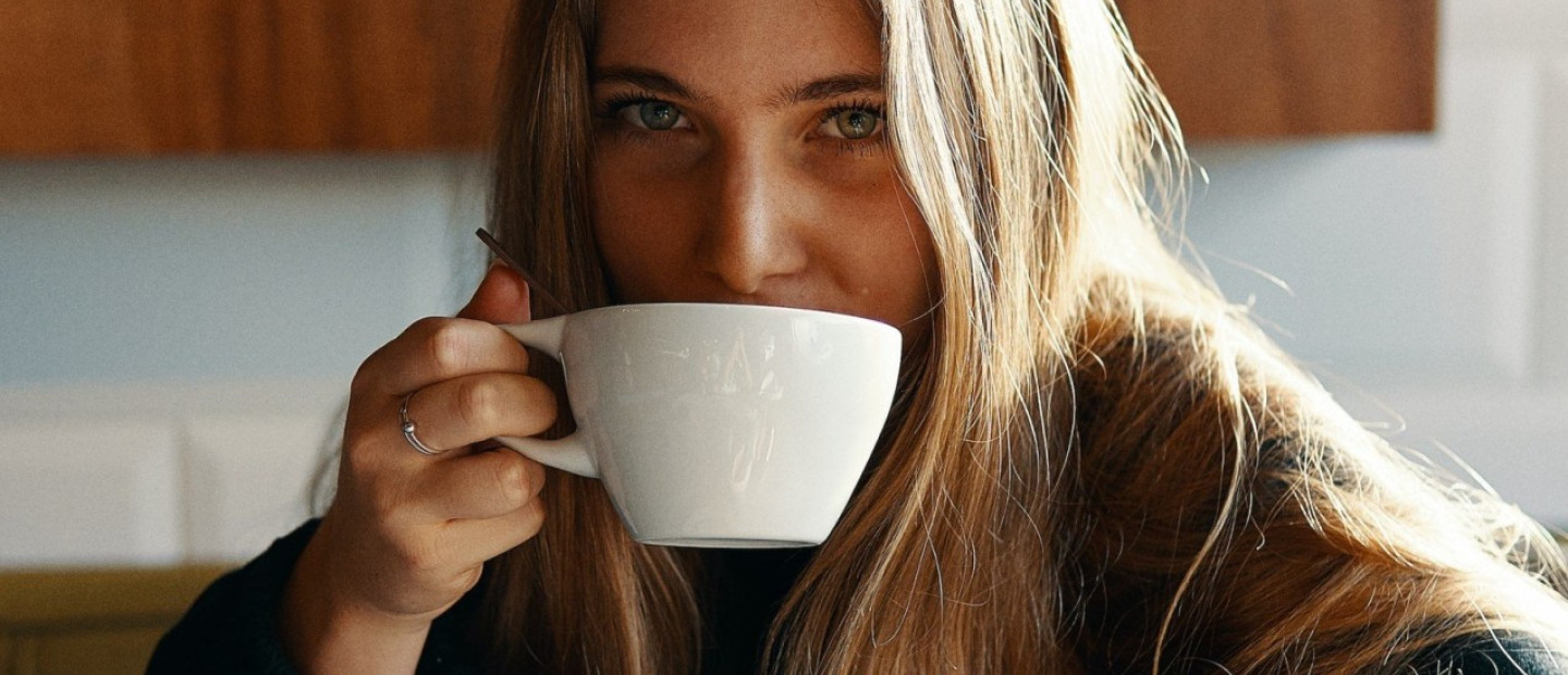 Bye bye coffee: 9 τρόποι να ξυπνήσουμε φυσικά το σώμα μας 