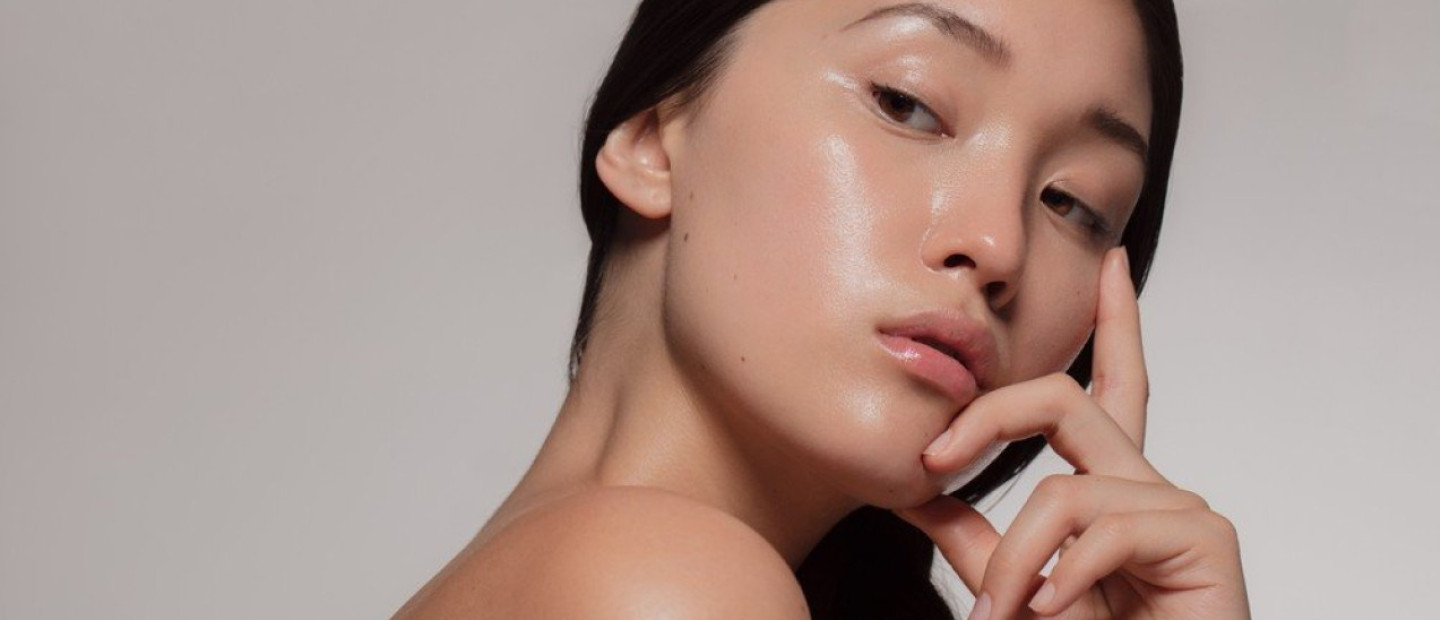 Αυτό το Κορεατικό μασάζ προσώπου μπορεί να μεταμορφώσει τα χαρακτηριστικά σας 