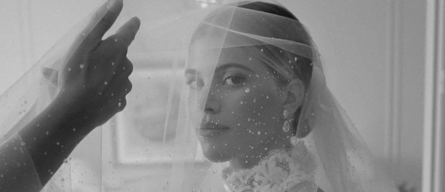 Τα wedding hairstyles που δεν θα φύγουν ποτέ από τη μόδα, σύμφωνα με τους ειδικούς