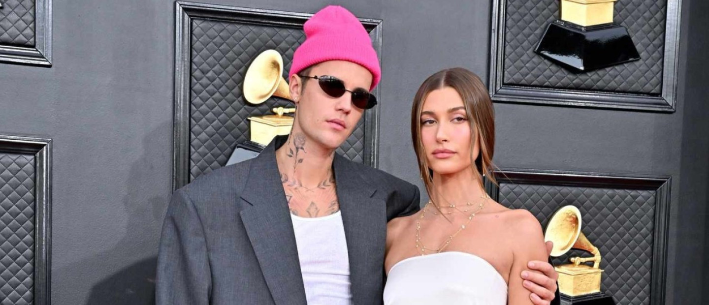 The Biebers: Τι κρύβεται πραγματικά πίσω από τη νέα solo εμφάνιση της Hailey;