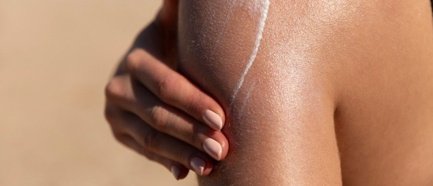 Self tan prep: Όλα τα μυστικά προετοιμασίας για άψογο μαύρισμα 