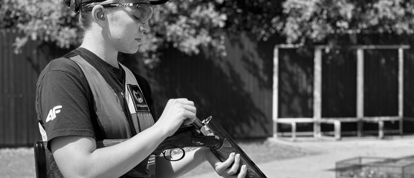 SKG Stories: Η νεαρή πρωταθλήτρια της σκοποβολής, Εμμανουέλα Κατζουράκη, μοιράζεται τα highlights της αξιοθαύμαστης πορείας της