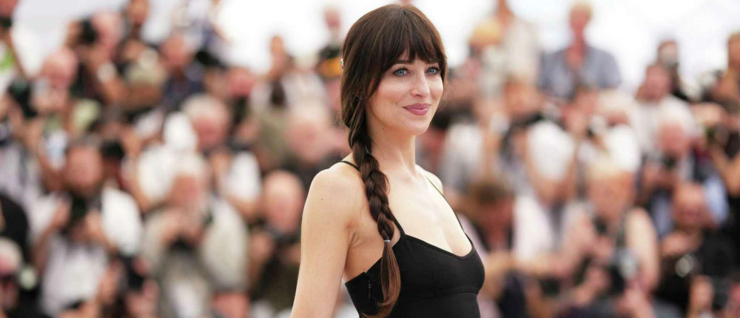 Η Dakota Johnson στη πιο καυτερή πρόκληση της ζωής της 