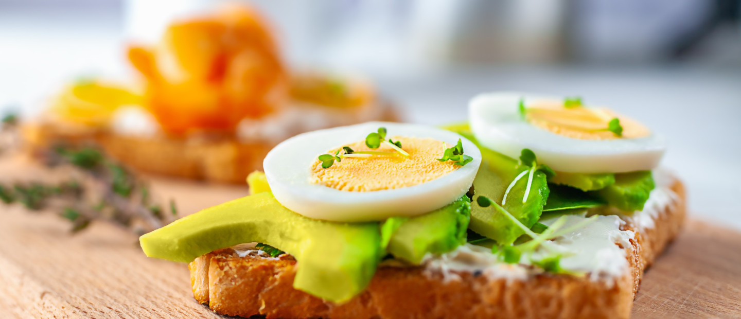 4 easy-going συνταγές με βάση τις πιο λαχταριστές mayo sauces, ιδανικές για κάθε καλοκαιρινή στιγμή σας