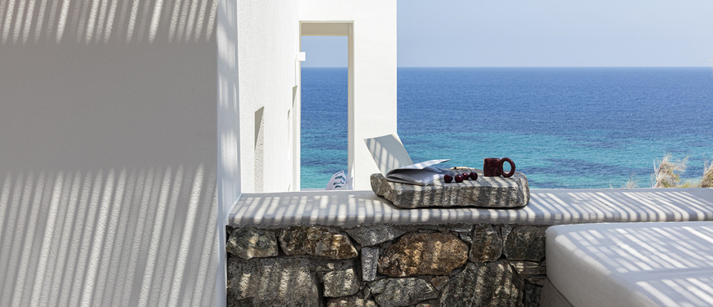 Μια καλοκαιρινή κατοικία στο νησί της Σερίφου με την αντισυμβατική ματιά της Ιόλης Χιωτίνη