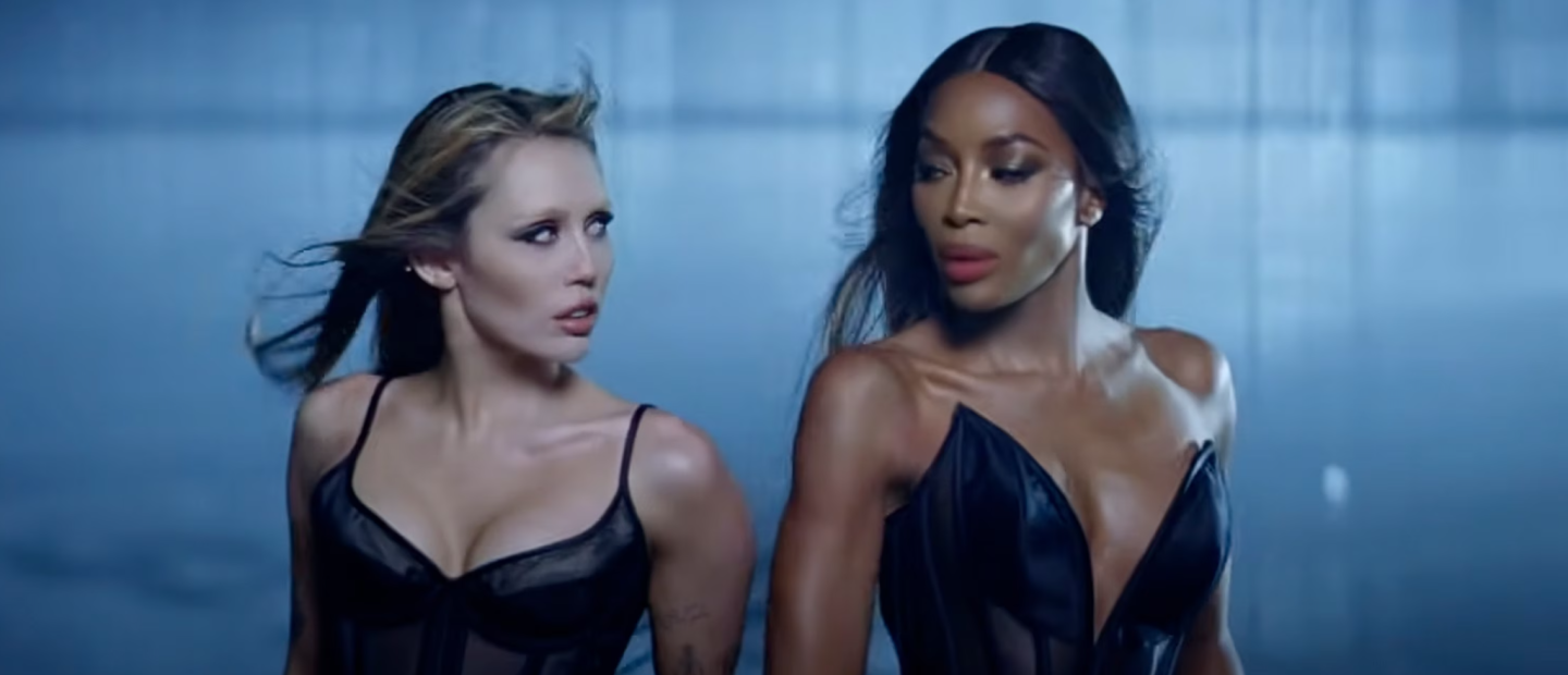  Miley Cyrus και Naomi Campbell μας χαρίζουν μοναδικές σκηνές στο νέο video clip της ερμηνεύτριας 