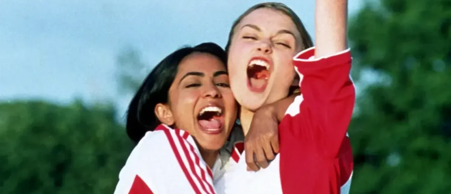 Bend It Like Beckham: Η ταινία που ανέδειξε το γυναικείο ποδόσφαιρο επιστρέφει 