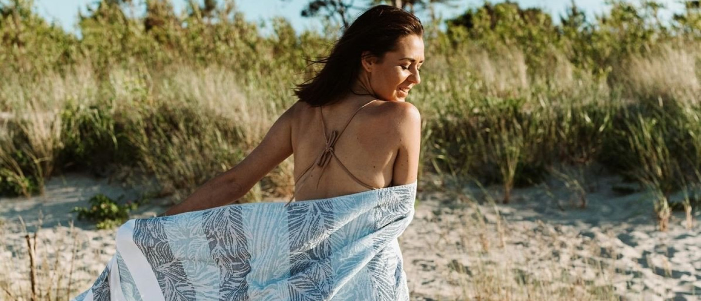 Οι beach towels που θα ολοκληρώσουν μοναδικά τις εμφανίσεις σας στην παραλία 
