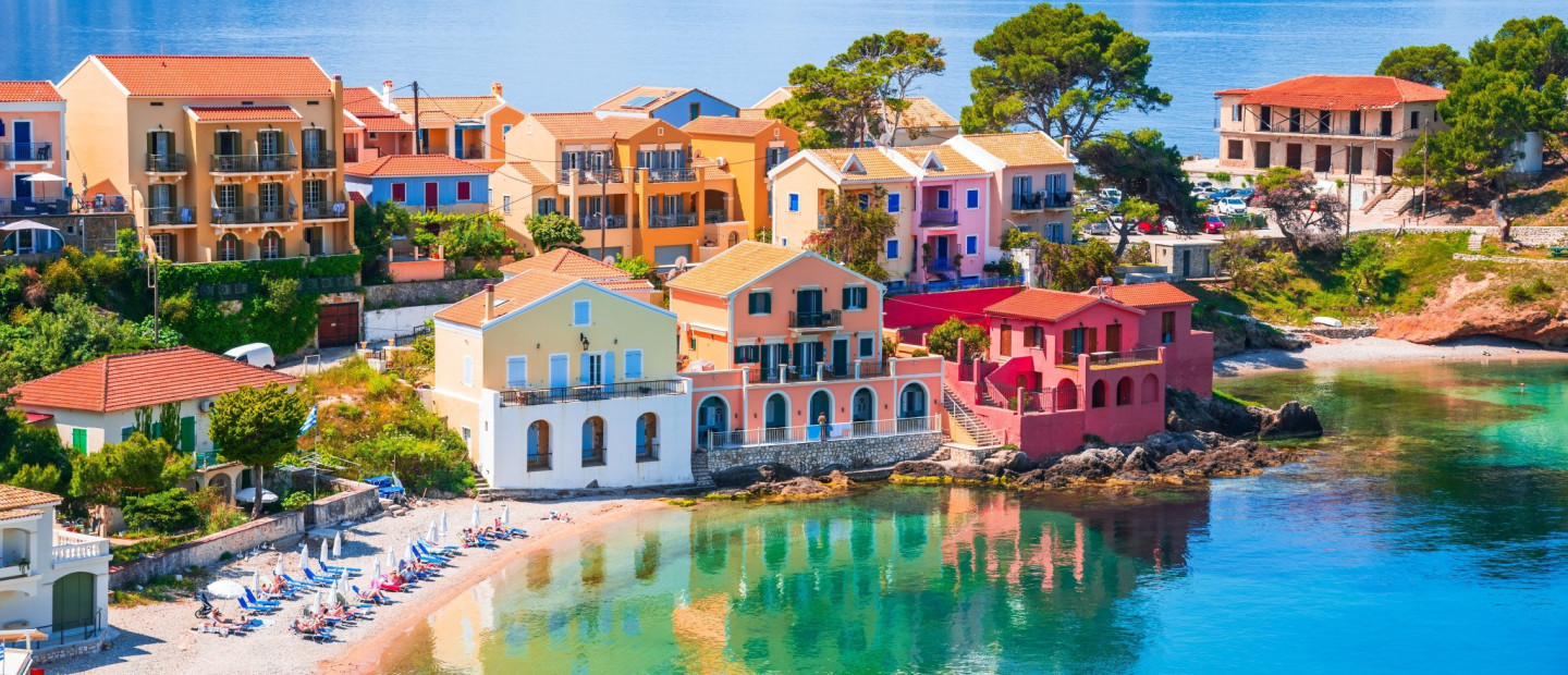 Περπατώντας στα γραφικά σοκάκια - Τα πιο όμορφα χωριά σε Ελληνικά νησιά 