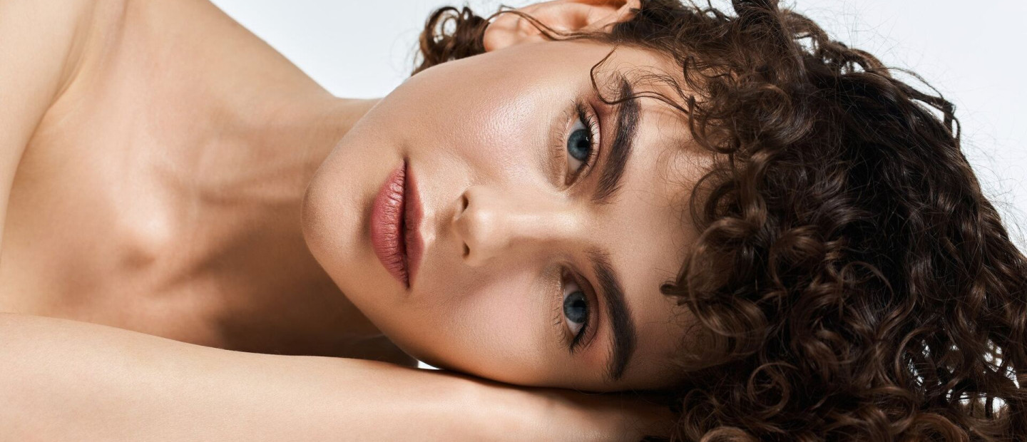 5 blush hacks που θα κάνουν το δέρμα σας να φαίνεται πιο υγιές από ποτέ 