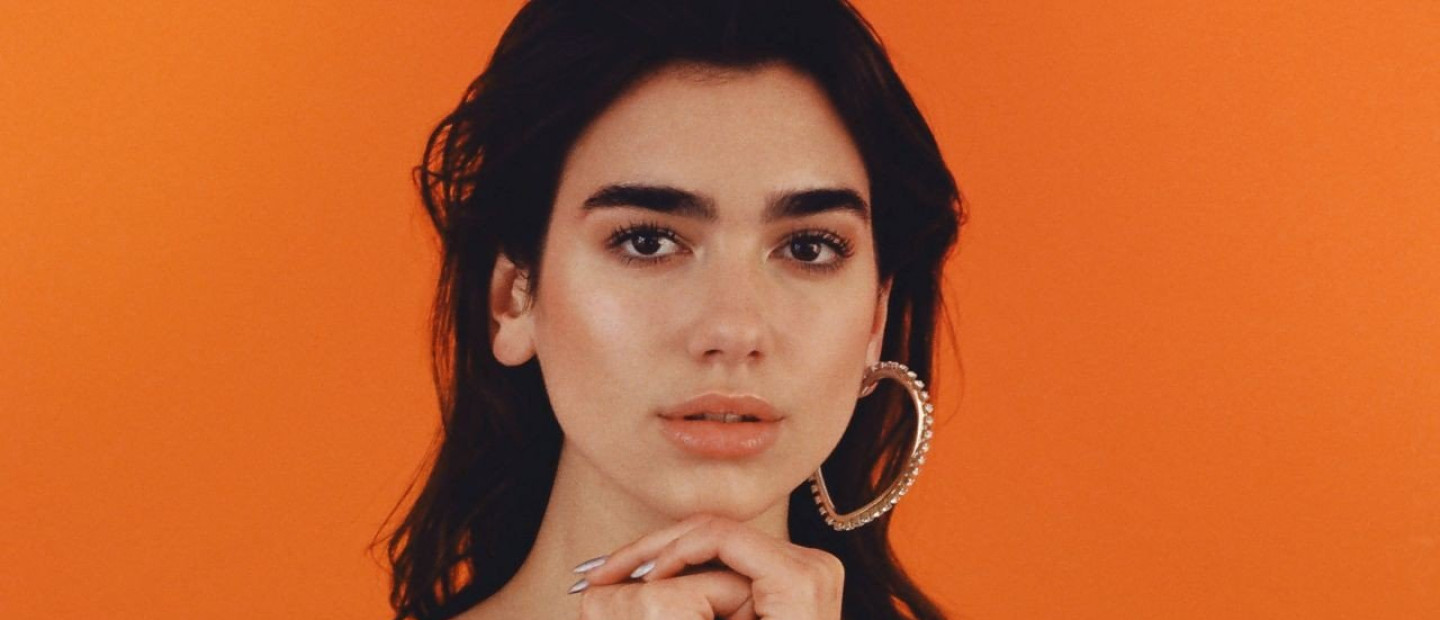 Η Dua Lipa σε μία εκπληκτική διασκευή των Arctic Monkeys 