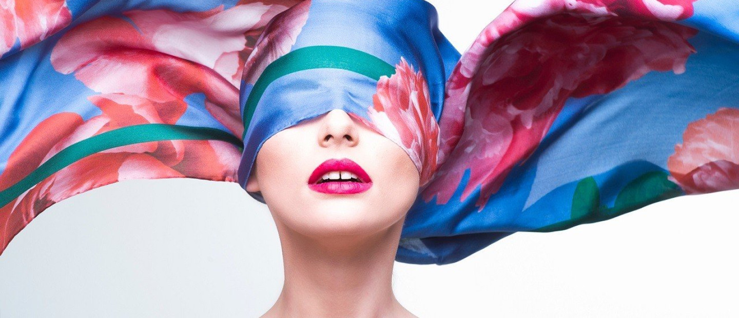 6 ελληνικές υπογραφές που δημιουργούν υπέροχα φουλάρια 