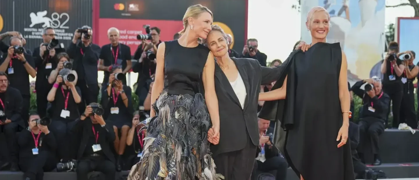Fashion Report: Οι πιο εντυπωσιακές red carpet εμφανίσεις στο 82ο Φεστιβάλ Βενετίας 
