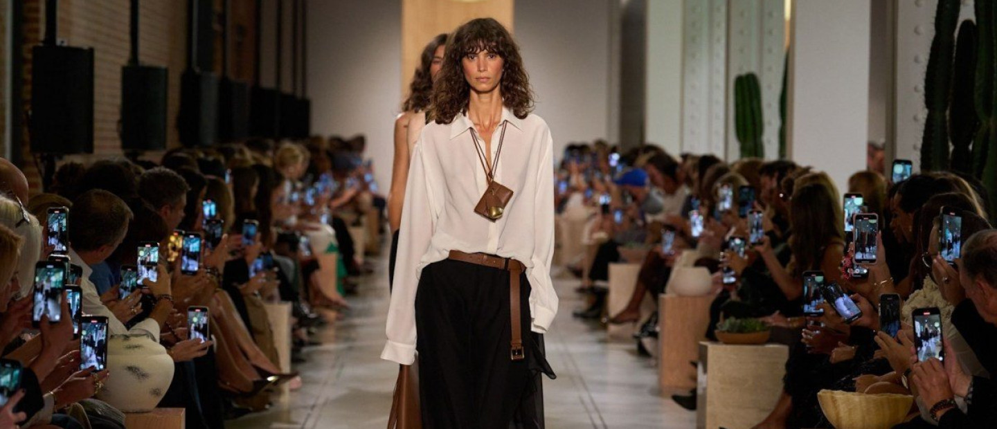Η νέα SS26 collection του Michael Kors ήταν η επιτομή της πολυτέλειας στην πιο wearable μορφή της 
