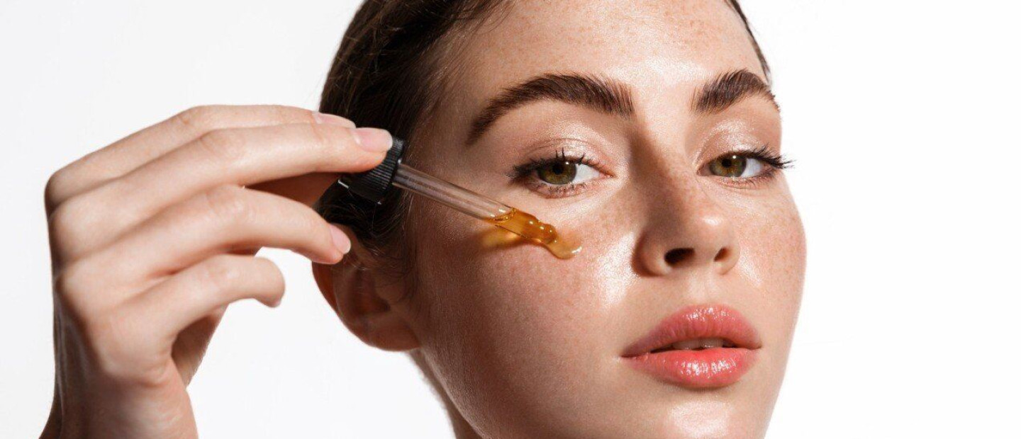 Οι ειδικοί επιβεβαιώνουν ότι αυτό το skincare συστατικό δεν πρέπει να λείπει από τη ρουτίνα σας 