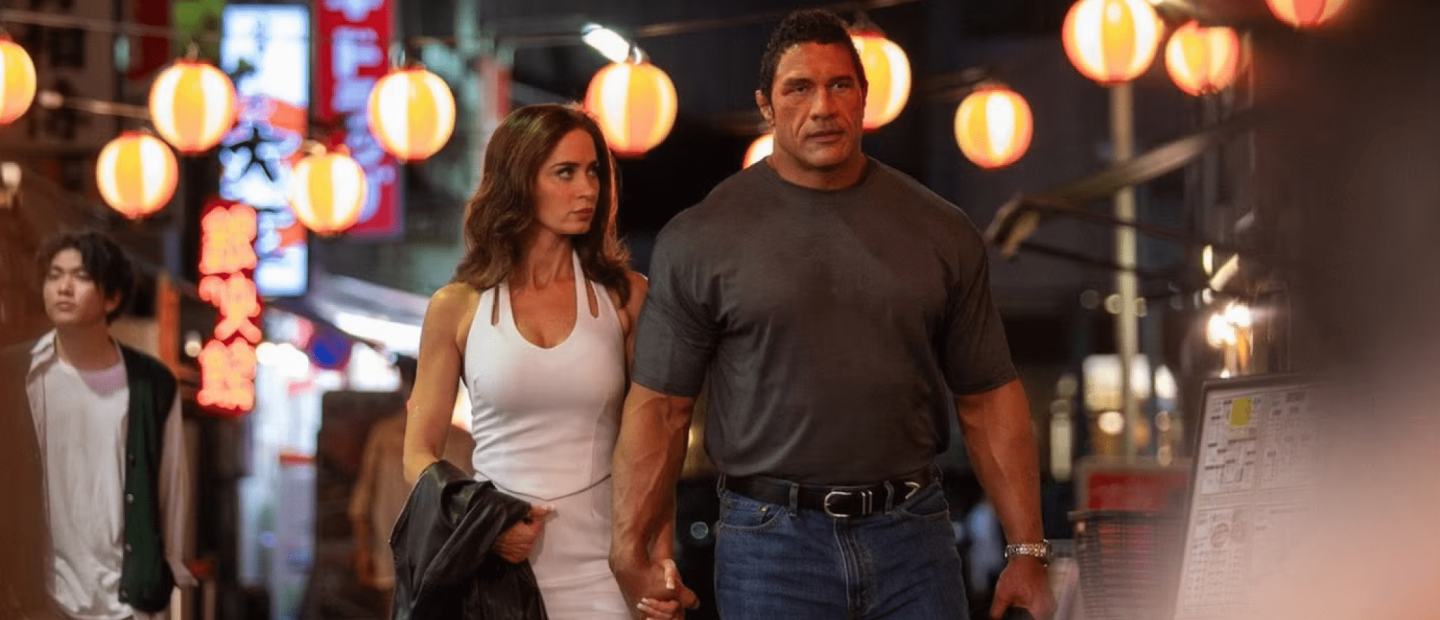 Οι Dwayne Johnson και Emily Blunt πρωταγωνιστούν στο 'The Smashing Machine', μια ταινία με εξαιρετικές κριτικές