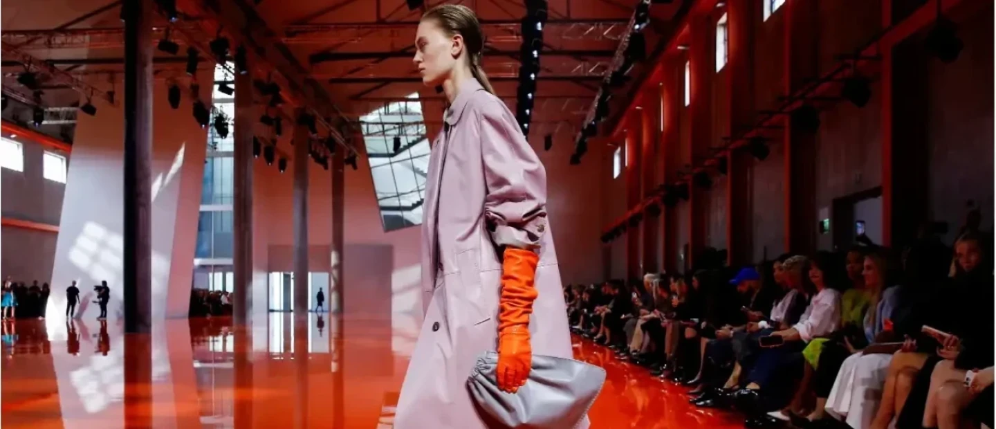 Prada SS26: Μια συλλογή-ωδή στην ελευθερία και την αισιοδοξία 
