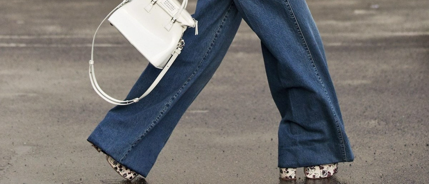 Πώς θα φορέσετε με απόλυτη επιτυχία τα wide-leg jeans φέτος τον χειμώνα 