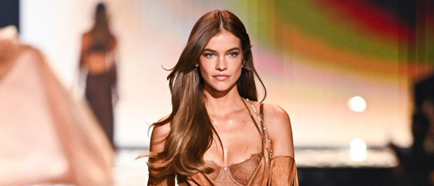 Ο hairstylist του Victoria's Secret Fashion Show μάς δείχνει πώς να πετύχουμε κι εμείς τις απόλυτες model-inspired μπούκλες