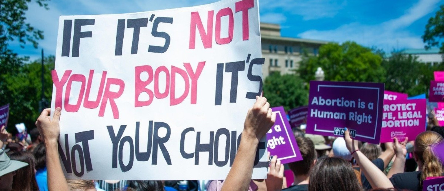 Η Ισπανία θέλει να καταστήσει την άμβλωση συνταγματικό δικαίωμα και οι γυναίκες απαιτούν το αυτονόητο