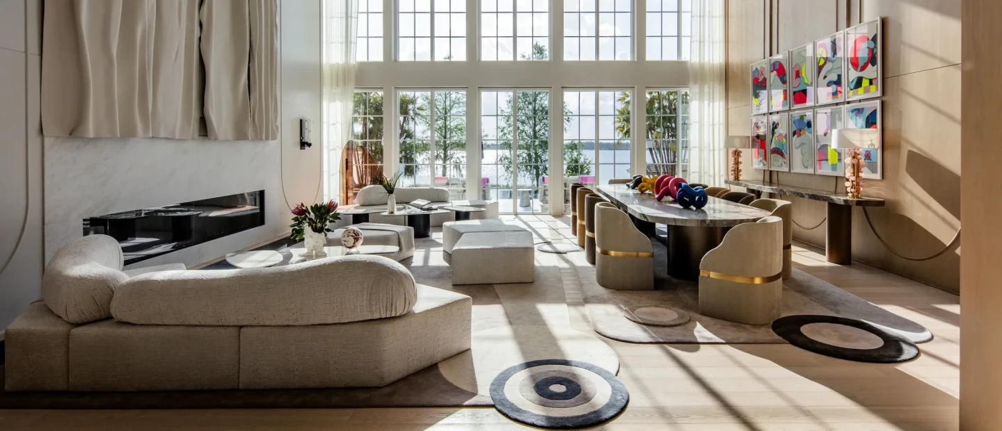 Ένα σύγχρονο σπίτι στη Φλόριντα όπου ο ρυθμός του hip-hop συναντά τον αθλητισμό και την τέχνη