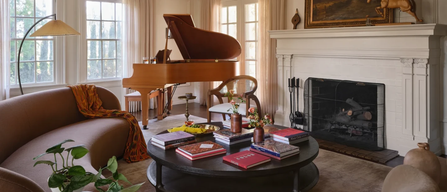 Ένα καλιφορνέζικο σπίτι με έντονη ευρωπαϊκή ταυτότητα και δυναμική παρουσία της τέχνης