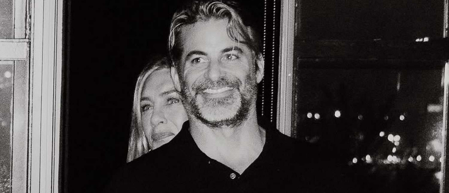 Η Jennifer Aniston επιβεβαίωσε τη σχέση της με τον Jim Curtis μέσα από μια τρυφερή φωτογραφία 
