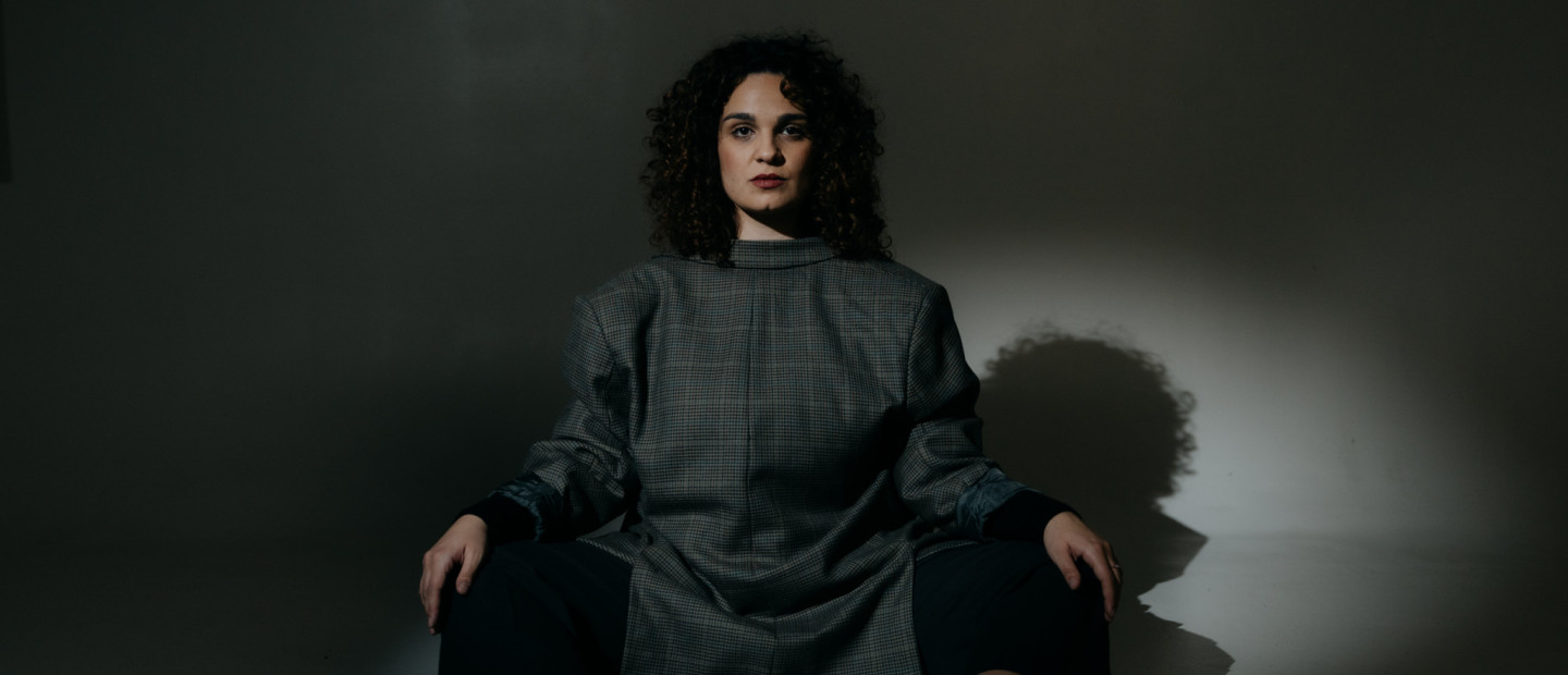 SKG Stories: Η Βασιλεία Κλήμη, στην πρώτη της σκηνοθετική απόπειρα, «δίνει φωνή» σε μια κοινότητα γυναικών που δε διαφέρει και τόσο πολύ από τη δική μας