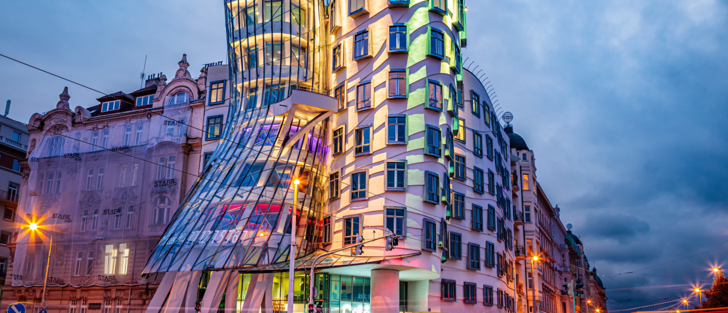 Μερικά από τα πιο εμβληματικά κτίρια που σχεδίασε ο θρυλικός αρχιτέκτονας Frank Gehry