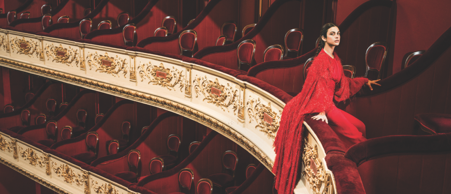 Η διεθνούς φήμης ηθοποιός Fotini Peluso είναι η anniversary muse της συλλεκτικής έκδοσης του GLOW