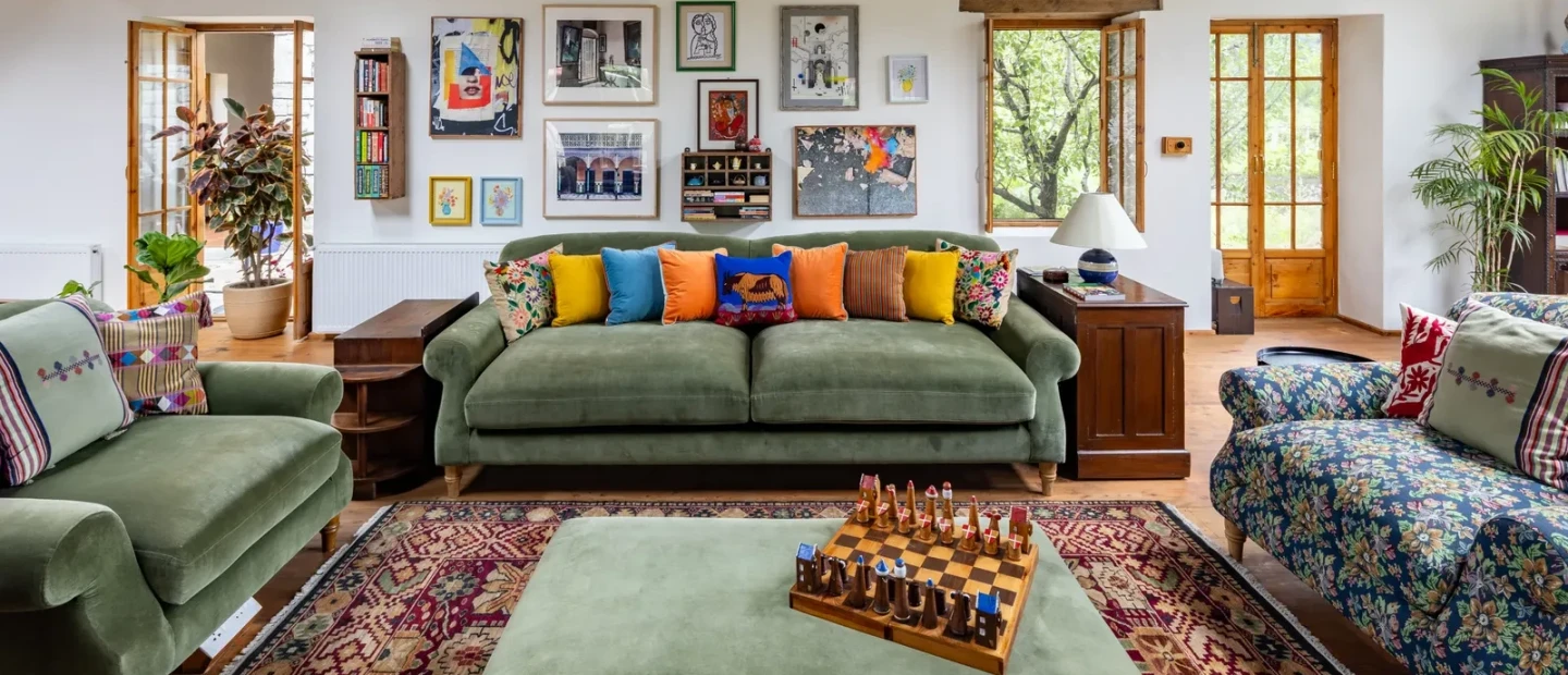 Ένα oικογενειακό και ηλιόλουστο καταφύγιο στα Ιμαλάια που αγκαλιάζει τη φύση