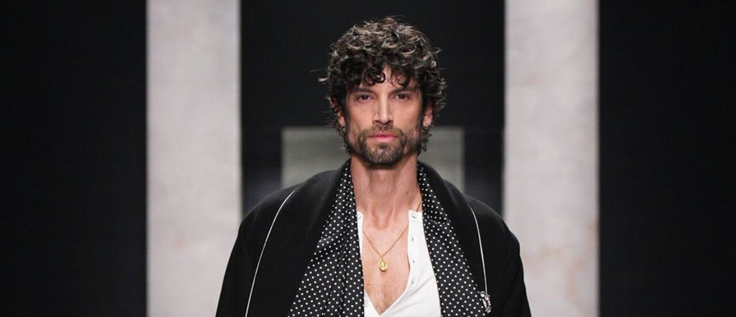 Ο οίκος Dolce&Gabbana παρουσίασε στο Μιλάνο τη συλλογή Portrait of a Man και προκάλεσε τις αντιδράσεις του Internet