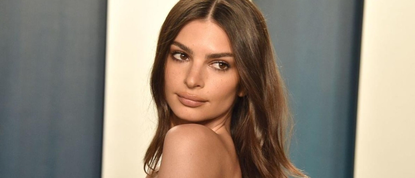 Η μοναδική απόχρωση κραγιόν που κάθε καστανομάλλα χρειάζεται στην τσάντα της 