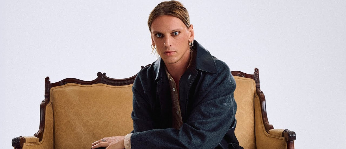 Ο Jamie Campbell Bower αποκαλύπτει τους καλλιτέχνες που επηρέασαν τη δουλειά του