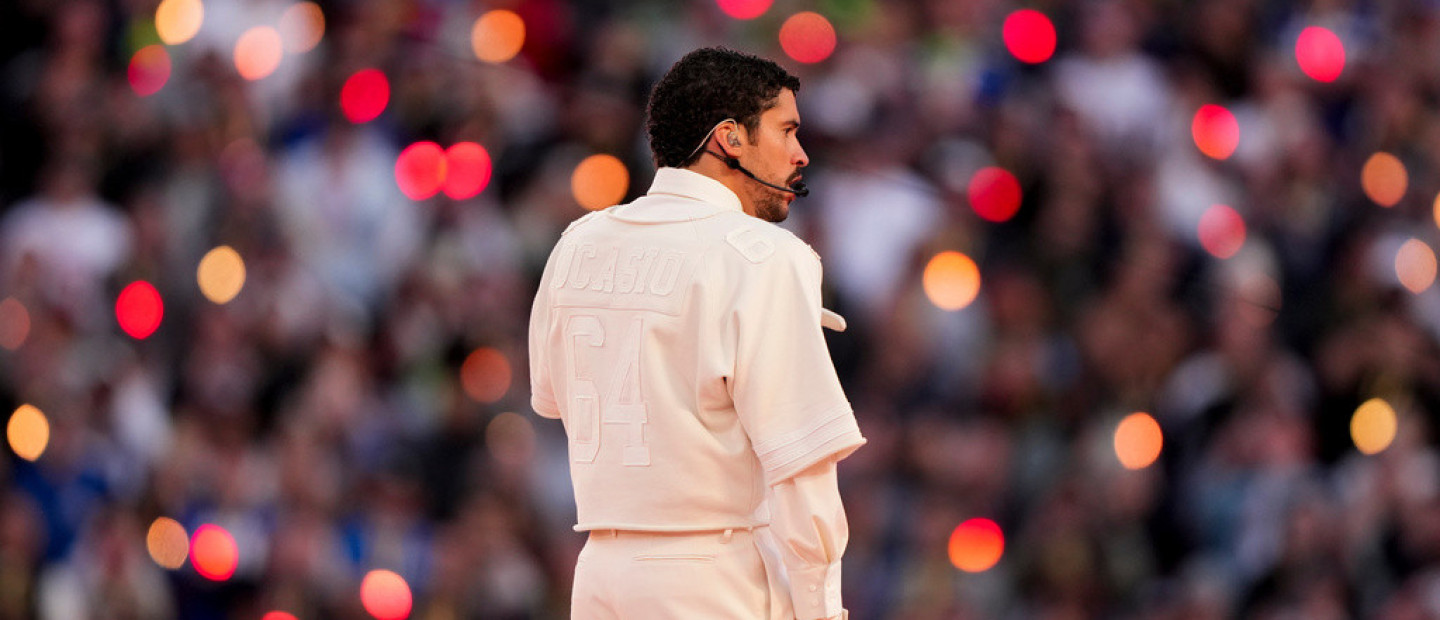 Ο Bad Bunny έκανε όλο τον κόσμο να δει κάτι διαφορετικά και δεν υπάρχει τίποτα κακό σε αυτό